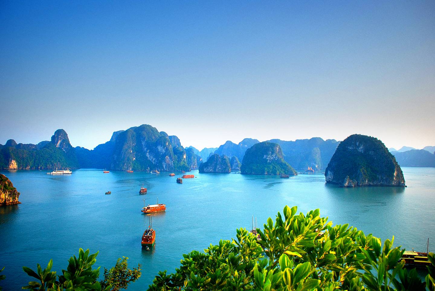 Reiseziel Asien Vietnam, Blick auf die Halong-Bucht Reiseziel Asien Vietnam, Blick auf die Halong-Bucht