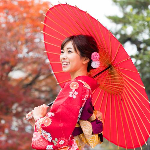 Japanerin im Herbst