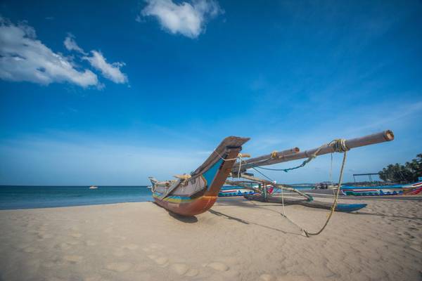 Sri Lanka, Trincomalee, Strand mit Boot