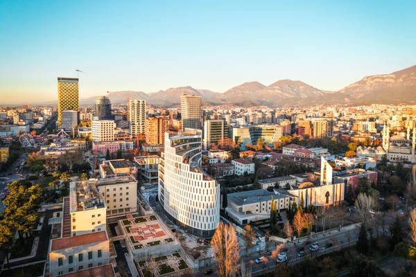 Albanien, Tirana