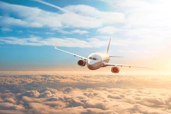 Flugzeug in der Abendsonne