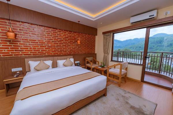 Pokhara_ Temple Himalaya