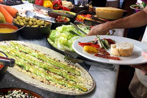 Brasilien, Rio de Janeiro, typisches Mittagsbuffett
