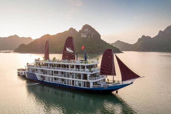 Vietnam, Halong, Le Journey Luxury Cruise