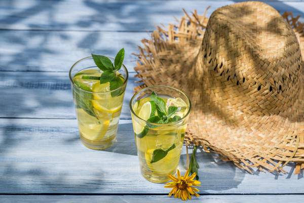 Panama Hut mit Getränk