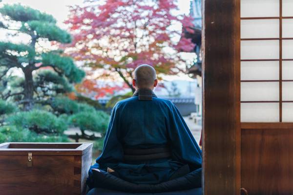 Japan, Mönch im Zen-Tempel