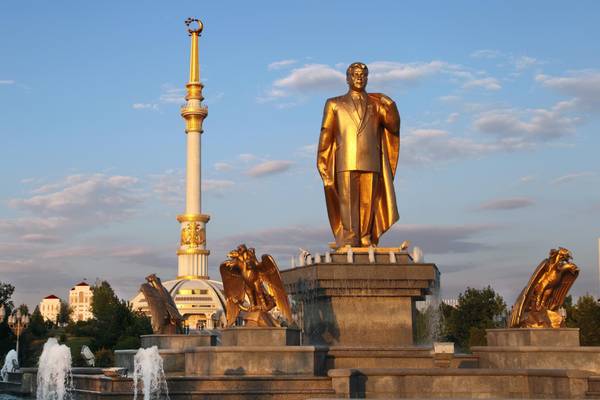 Turkmenistan, Ashgabat, Unabhaengigkeitsdenkmal