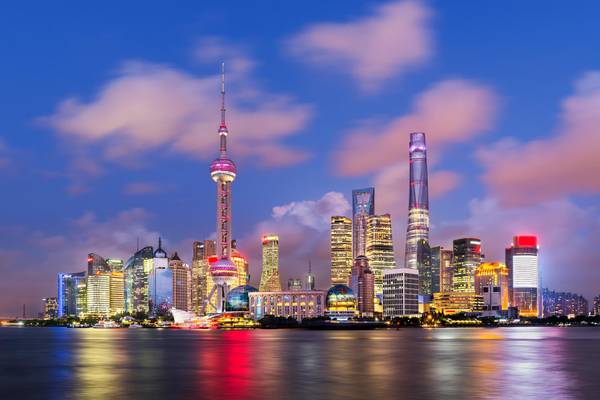 China, Shanghai_Skyline abends