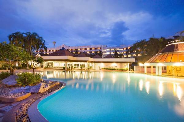 Thailand, Phitsanulok, The Imperial Hotel & Convention Centre Phitsanulok, Aussenansicht mit Pool