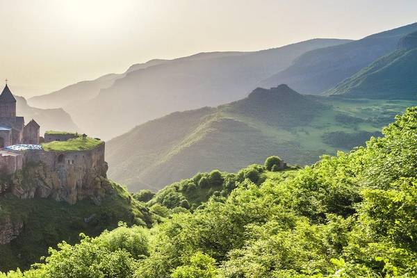 Armenien Landschaft mit Tatev Kloster