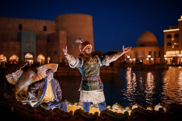 Kasachstan, Turkistan, Bootsshow „Kyz Zhibek und Tolegen“