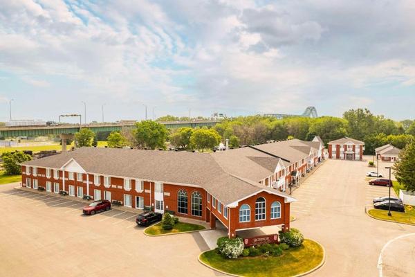 Kanada, Trois-Rivières, Hotel Les Suites de Laviolette, Aussenansicht