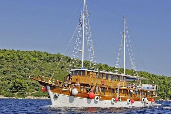Schiff bei Trogir