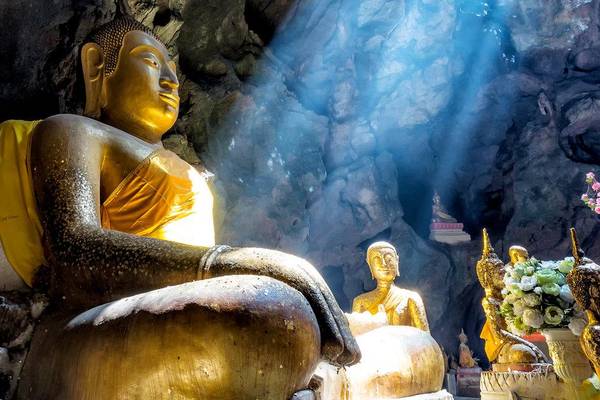 Buddha in einer Höhle Sri Lanka
