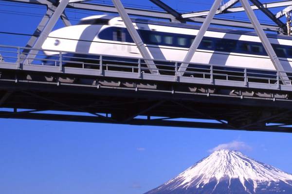 Shinkansen Express mit Fuji