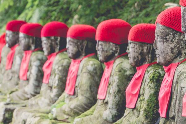 Nikko, Steinstatuen