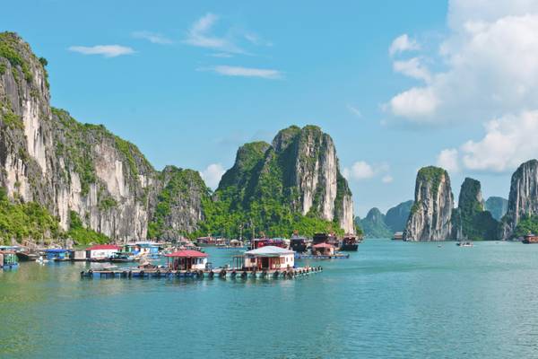 Schwimmendes Dorf in der Halong-Bucht
