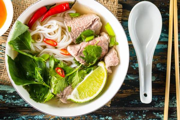 Vietnamesische Suppe Pho Bo