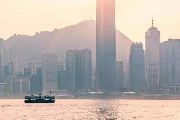 Dschunke vor Hongkong