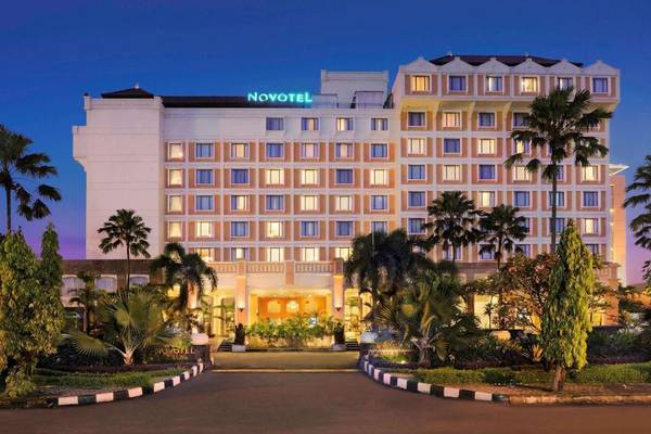 Novotel Hotel Solo - Außenansicht