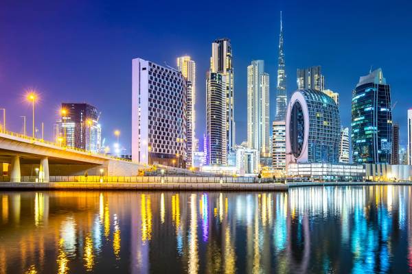 AE_Dubai_Nachtaufnahme_GI-1427237463