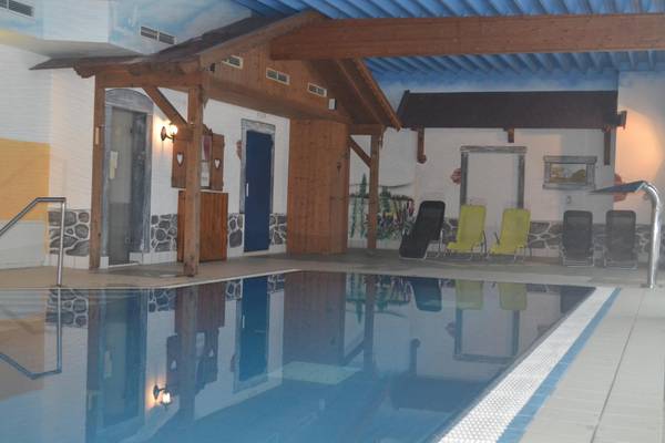 D94E02_Hallenbad_02