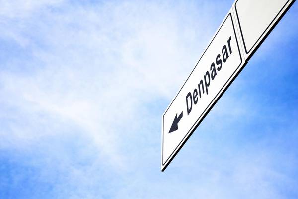 ID_Bali_Denpasar-Schild_GI-958868692