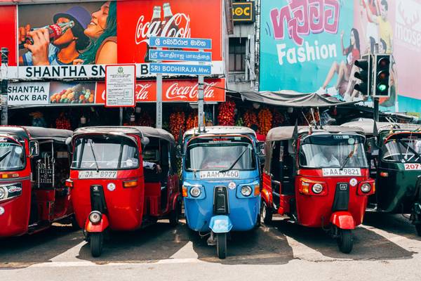 LK_Colombo_TukTuks_GI-1770885225