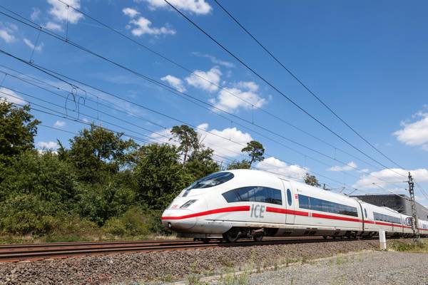 ICE-Zug_GI-482729312 ICE-Zug_GI-482729312