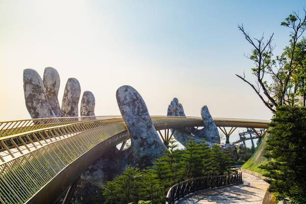 VN_Da-Nang_Goldene-Bruecke_GI-1502126824