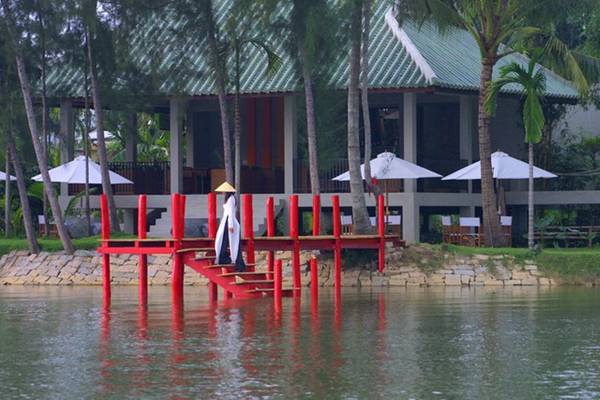 1 Red Bridge