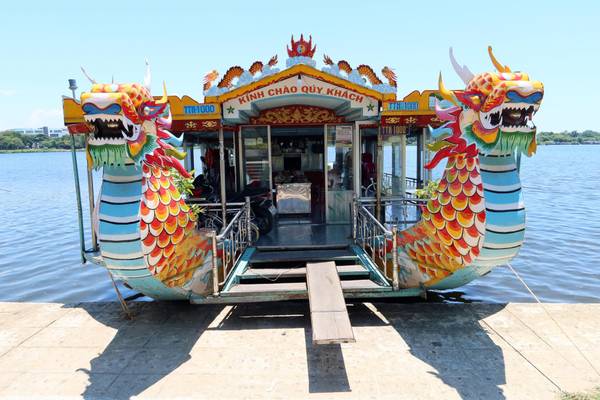Parfuemfluss Drachenboot