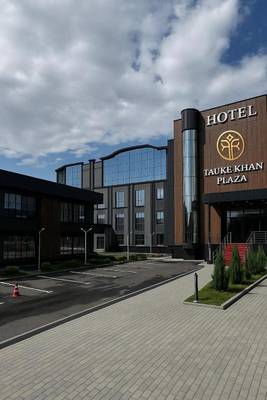 Tauke Khan Plaza Außenansicht