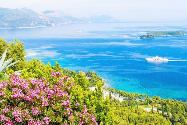 Blick von der Halbinsel Peljesac an der Adria