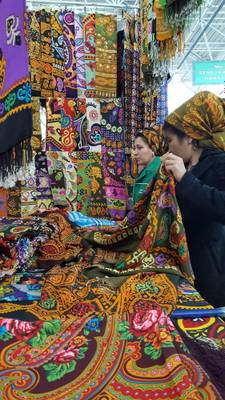 Turkmenistan, Altyn Asyr Bazaar Tücher