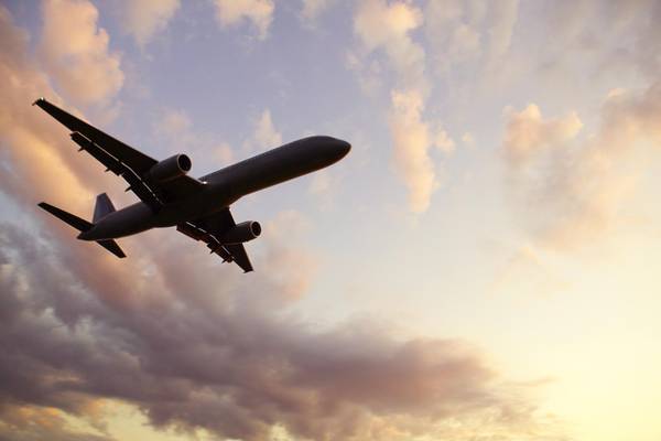 Fliegendes Flugzeug